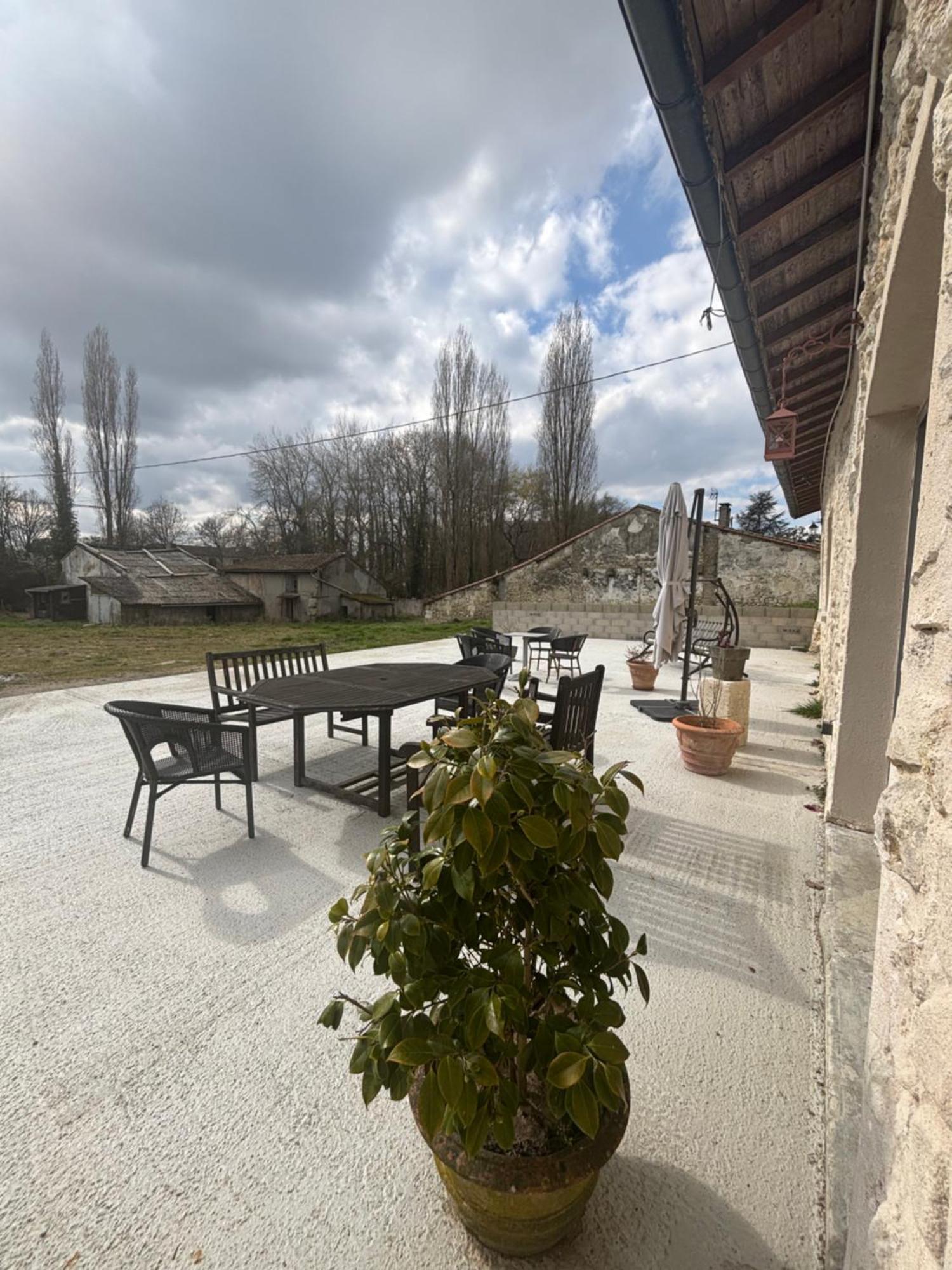 Hotel Fantastic Petit Beauval Saint-Sulpice-et-Cameyrac Exterior foto